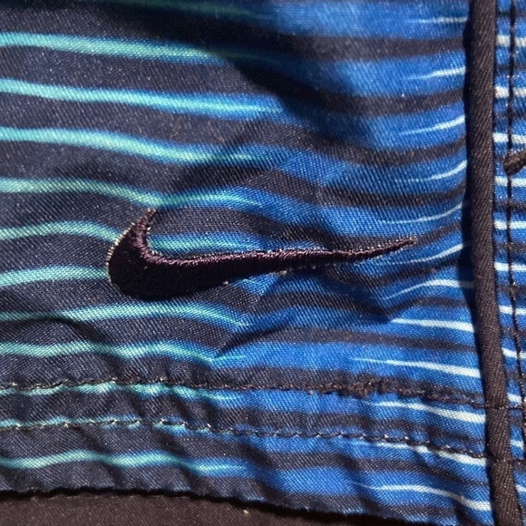 Mens Nike Navy Blue & Blue Horizontal Striped Swim Trunks in Size 32 [EXCELLENT] - Picture 3 of 5